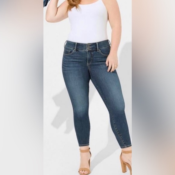 270 TORRID Jeans Size 18 Short Blue Medium Wash High-Rise Skinny